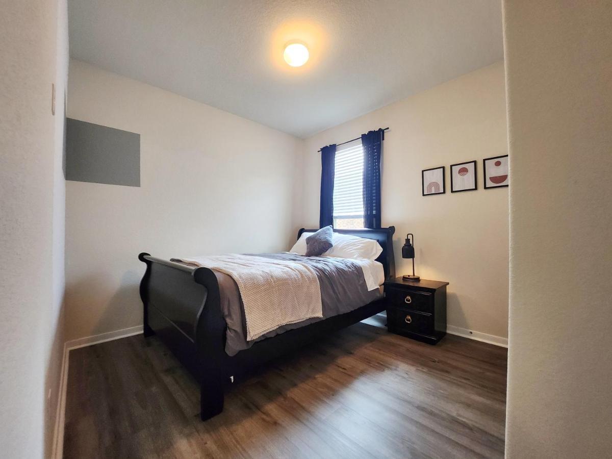4 Bedroom Home Near Downtown Med Center Nrg Stadium Pearland Skyview Long By Ion Rentals Houston Exterior photo