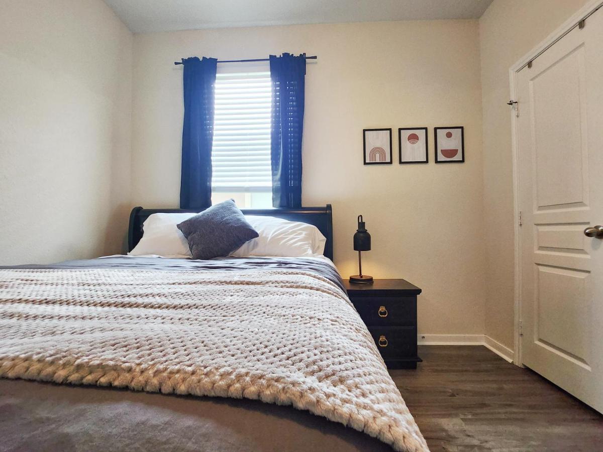 4 Bedroom Home Near Downtown Med Center Nrg Stadium Pearland Skyview Long By Ion Rentals Houston Exterior photo