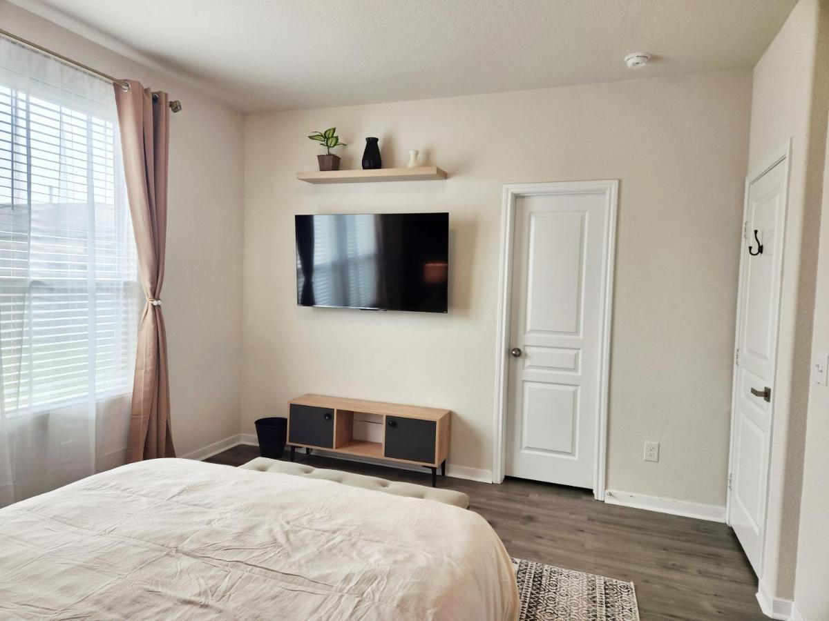 4 Bedroom Home Near Downtown Med Center Nrg Stadium Pearland Skyview Long By Ion Rentals Houston Exterior photo
