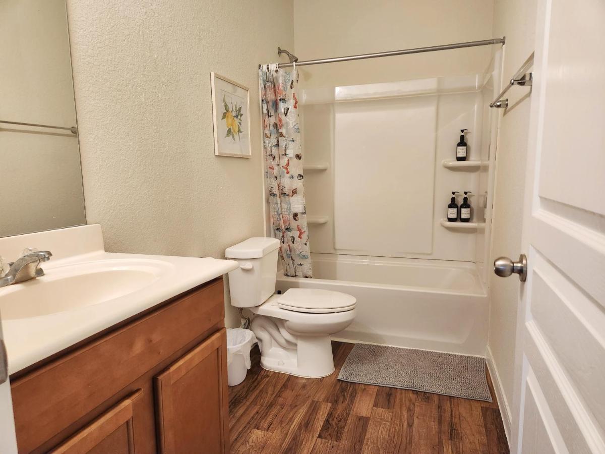 4 Bedroom Home Near Downtown Med Center Nrg Stadium Pearland Skyview Long By Ion Rentals Houston Exterior photo