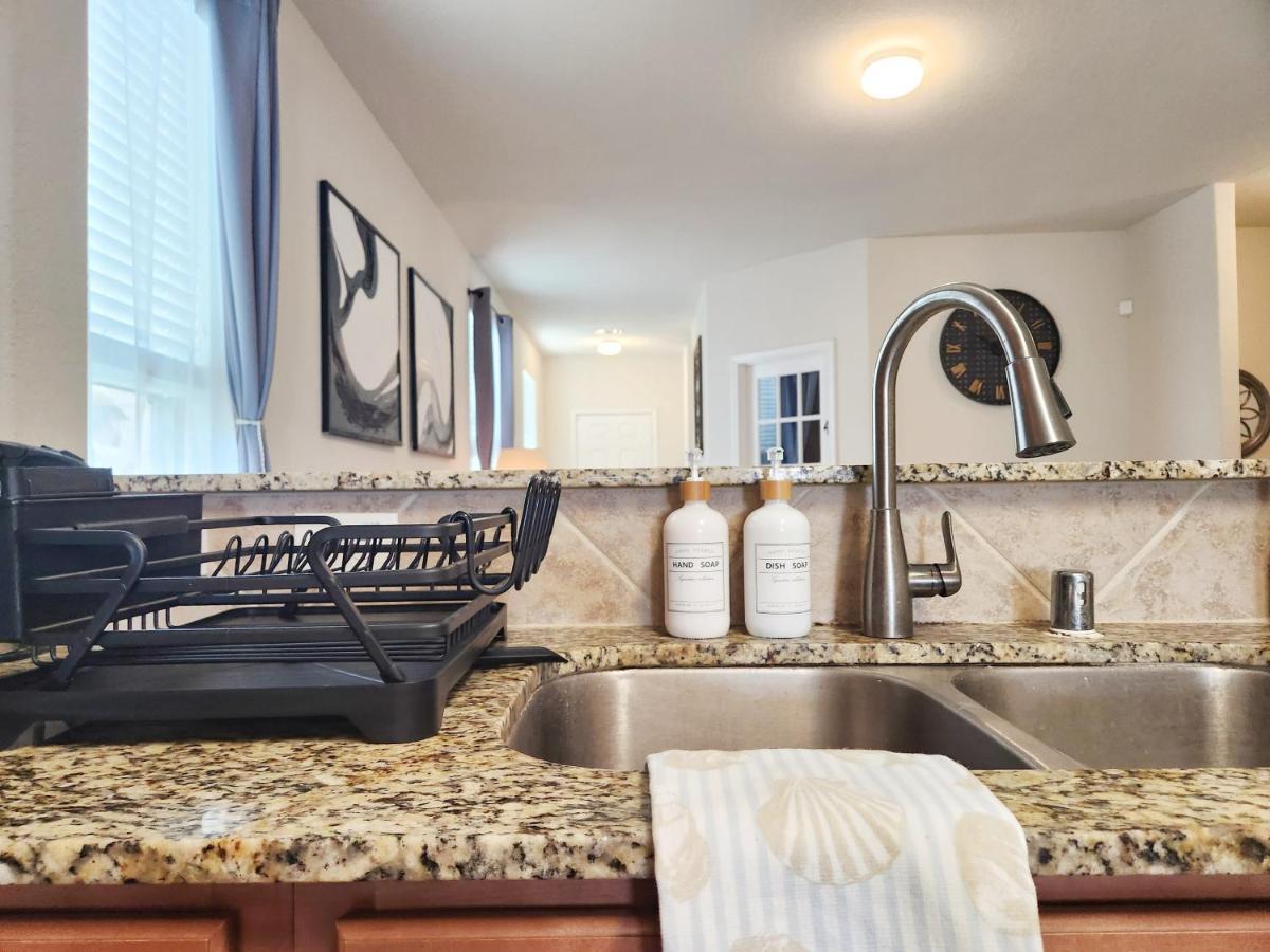 4 Bedroom Home Near Downtown Med Center Nrg Stadium Pearland Skyview Long By Ion Rentals Houston Exterior photo
