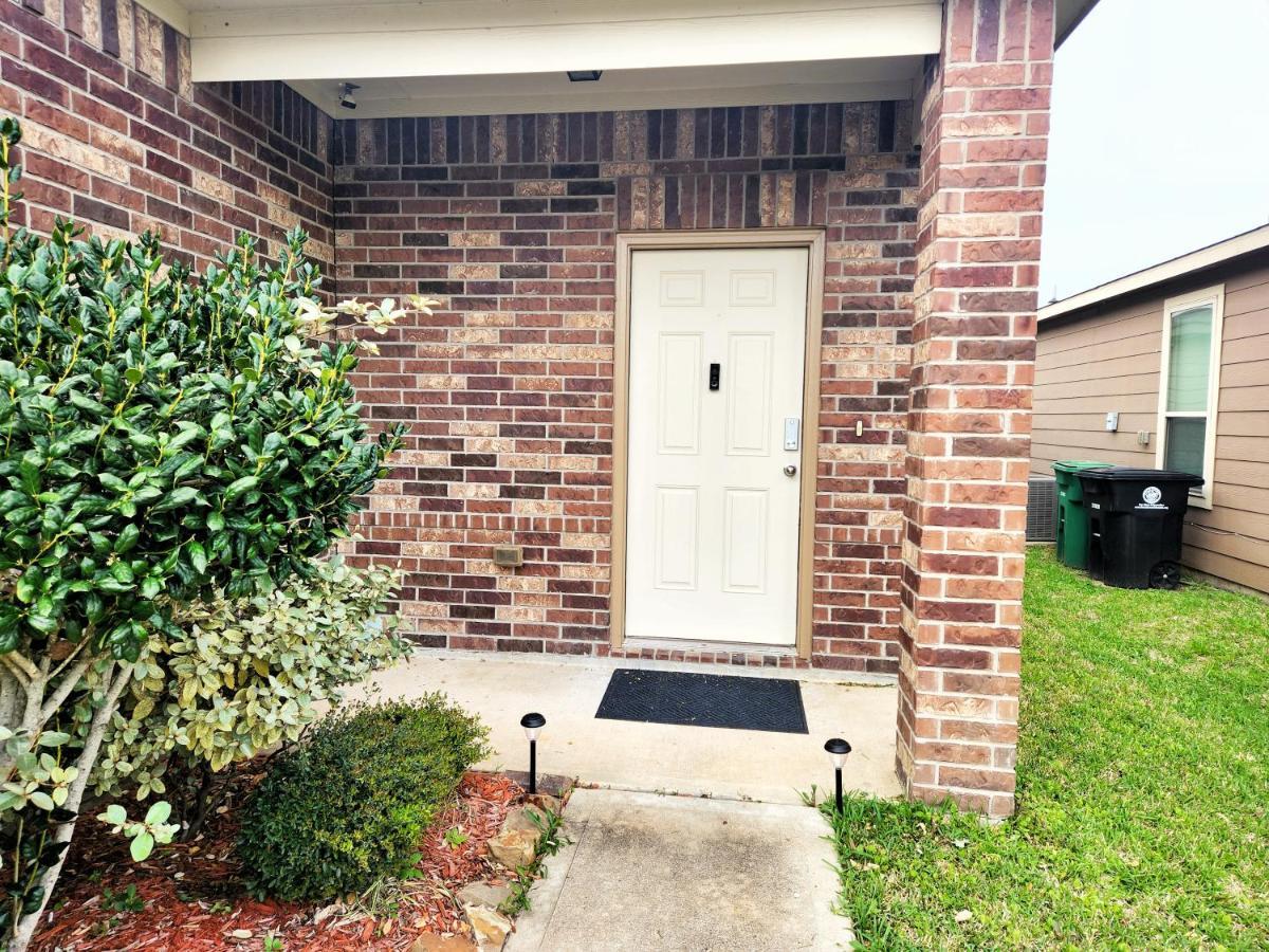 4 Bedroom Home Near Downtown Med Center Nrg Stadium Pearland Skyview Long By Ion Rentals Houston Exterior photo