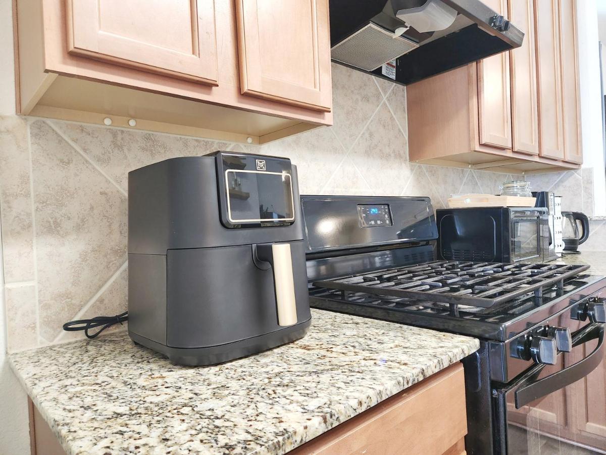 4 Bedroom Home Near Downtown Med Center Nrg Stadium Pearland Skyview Long By Ion Rentals Houston Exterior photo