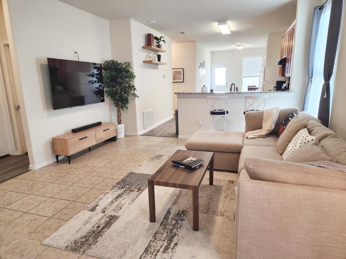 4 Bedroom Home Near Downtown Med Center Nrg Stadium Pearland Skyview Long By Ion Rentals Houston Exterior photo