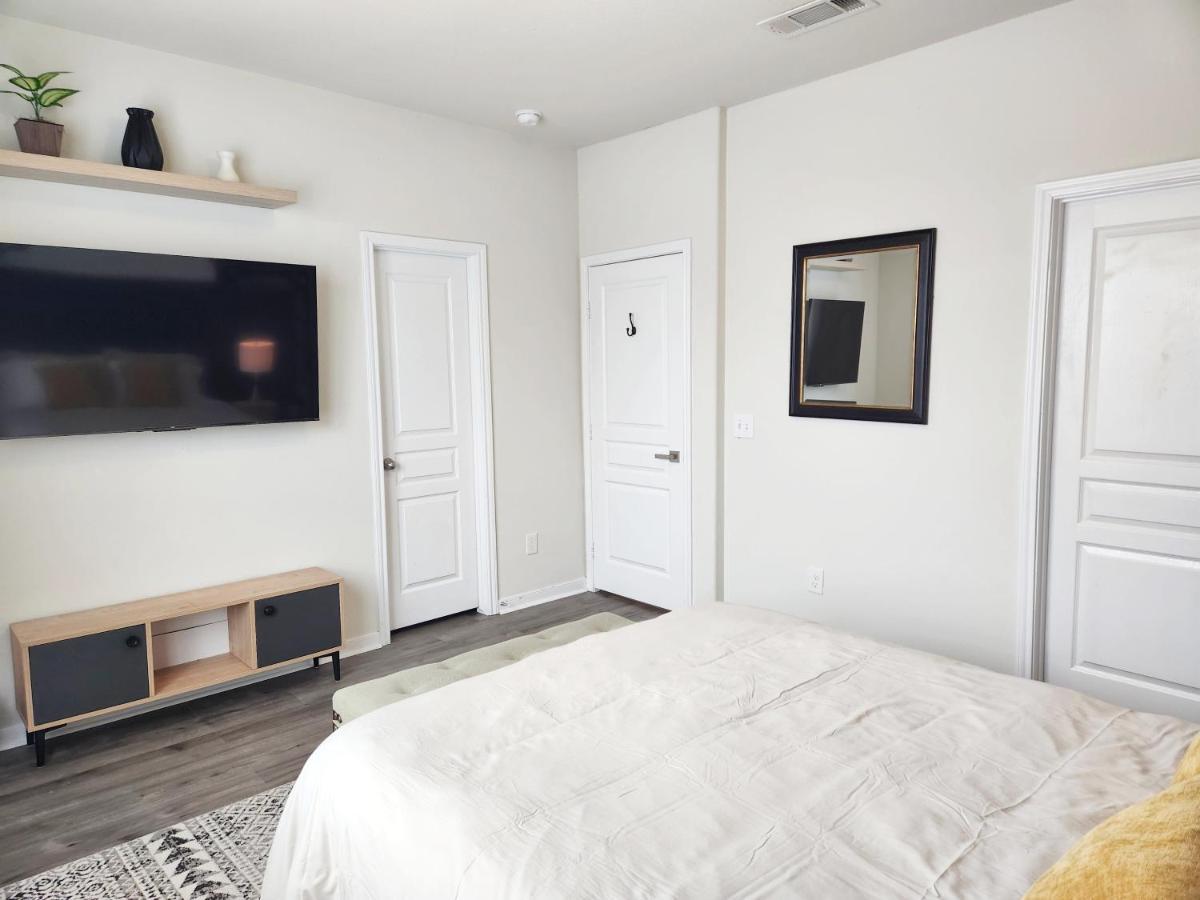 4 Bedroom Home Near Downtown Med Center Nrg Stadium Pearland Skyview Long By Ion Rentals Houston Exterior photo