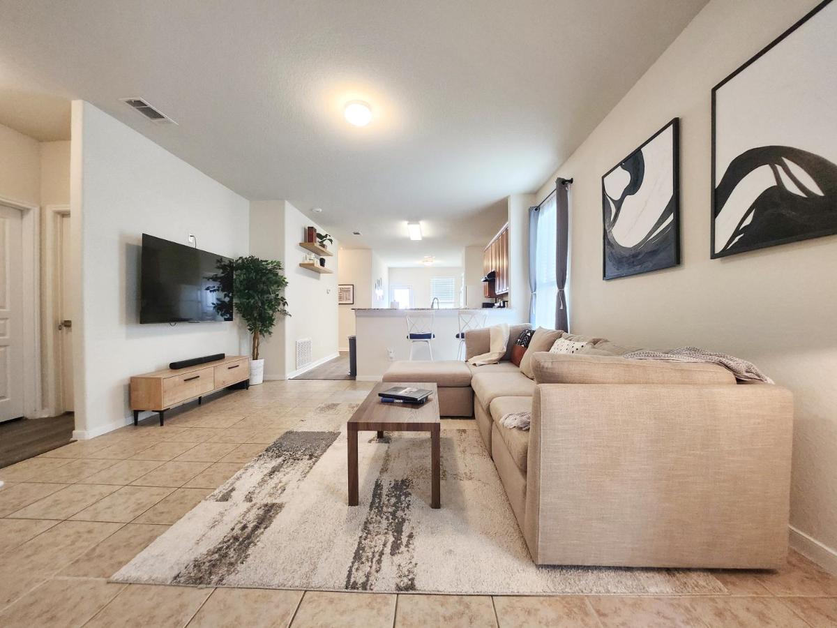4 Bedroom Home Near Downtown Med Center Nrg Stadium Pearland Skyview Long By Ion Rentals Houston Exterior photo